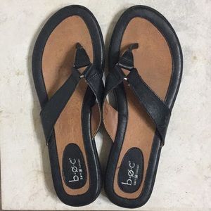 b.o.c. black leather flip flop sandals
